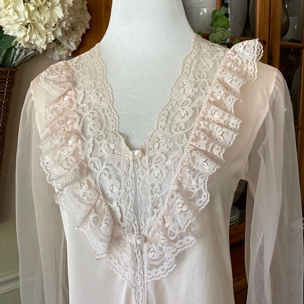 Vintage Early 80’s Undercover Wear Peach/Cream Lace Lingerie Set Size Small